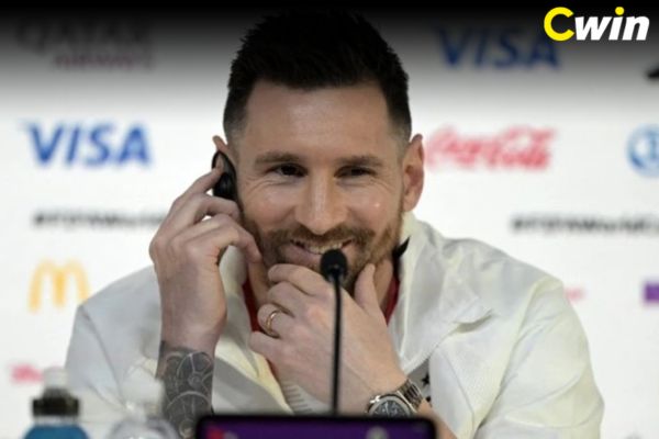 Messi thừa nhận Ronaldo xứng đáng với danh hiệu cầu thủ ghi nhiều bàn nhất